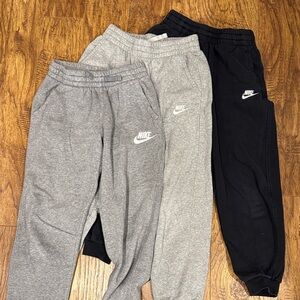 Nike boys large joggers